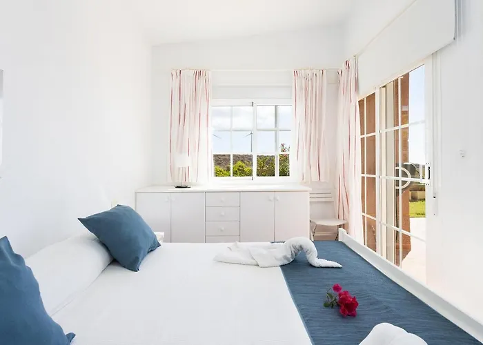 Dom wakacyjny Casa Melocoton - Private Pool - Ocean View - Bbq - Garden - Terrace - Free Wifi - Child & Pet-friendly - 4 Bedrooms - 8 People *