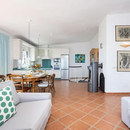 Dom wakacyjny Casa Melocoton - Private Pool - Ocean View - Bbq - Garden - Terrace - Free Wifi - Child & Pet-friendly - 4 Bedrooms - 8 People *