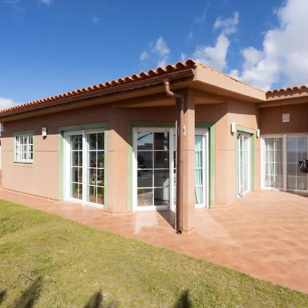 Dom wakacyjny Casa Melocoton - Private Pool - Ocean View - Bbq - Garden - Terrace - Free Wifi - Child & Pet-friendly - 4 Bedrooms - 8 People La Listada